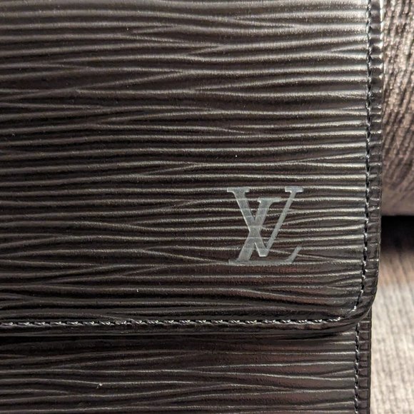 LOUIS VUITTON Epi Long Wallet with LV Logo in Black Leather Authentic Like New - Picture 8 of 15